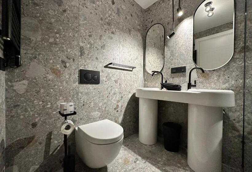 פנסיון Residenza Leutari