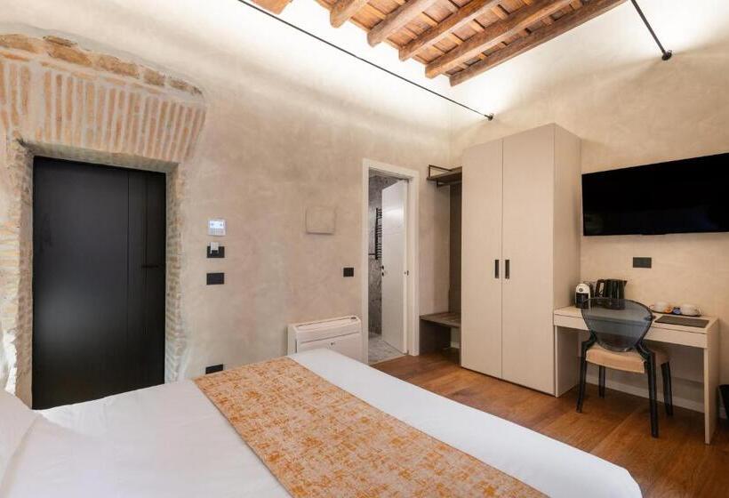 פנסיון Residenza Leutari