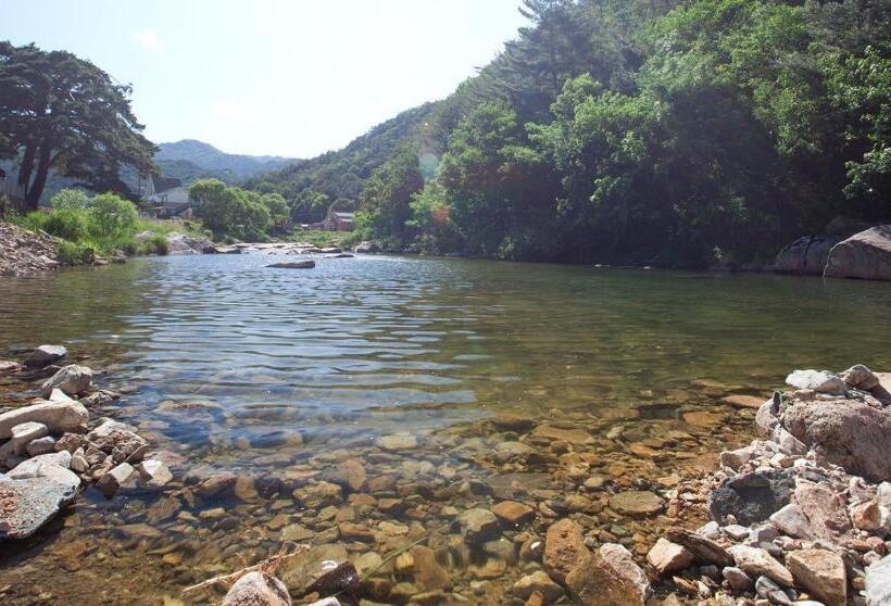 פנסיון Sangju Sogrisan Solhyanggipensyeon