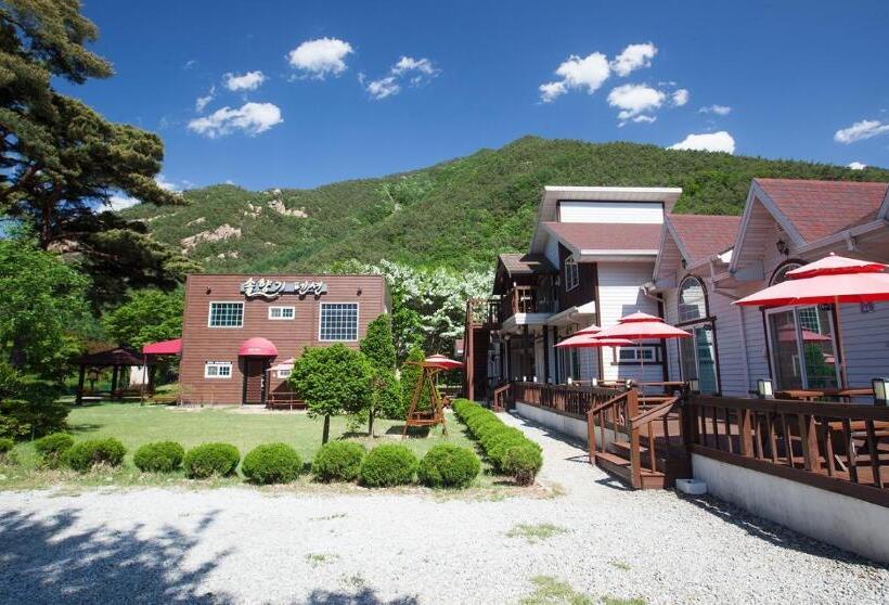 פנסיון Sangju Sogrisan Solhyanggipensyeon