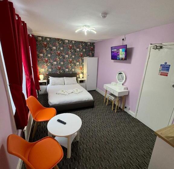 بنسيون The Paradise Guest House