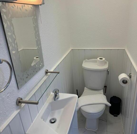 بنسيون The Paradise Guest House