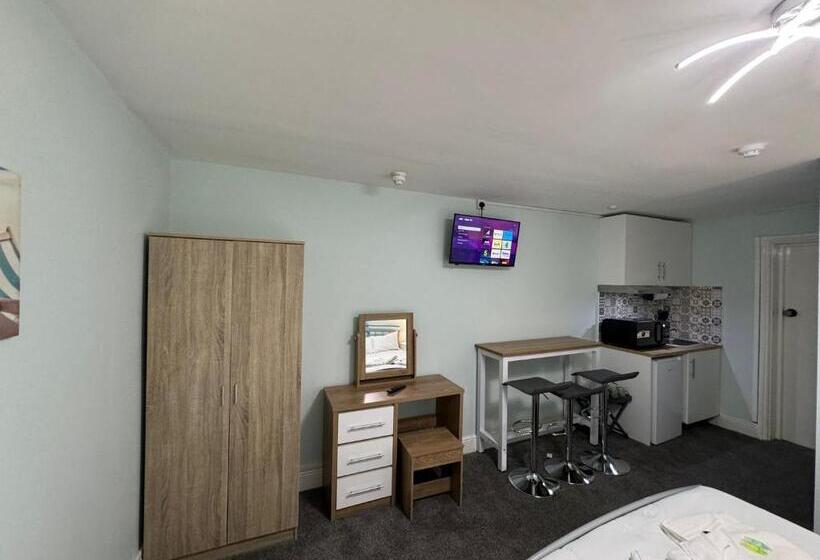 بنسيون The Paradise Guest House