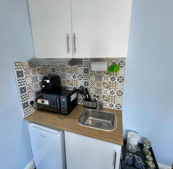 بنسيون The Paradise Guest House