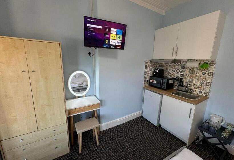 بنسيون The Paradise Guest House