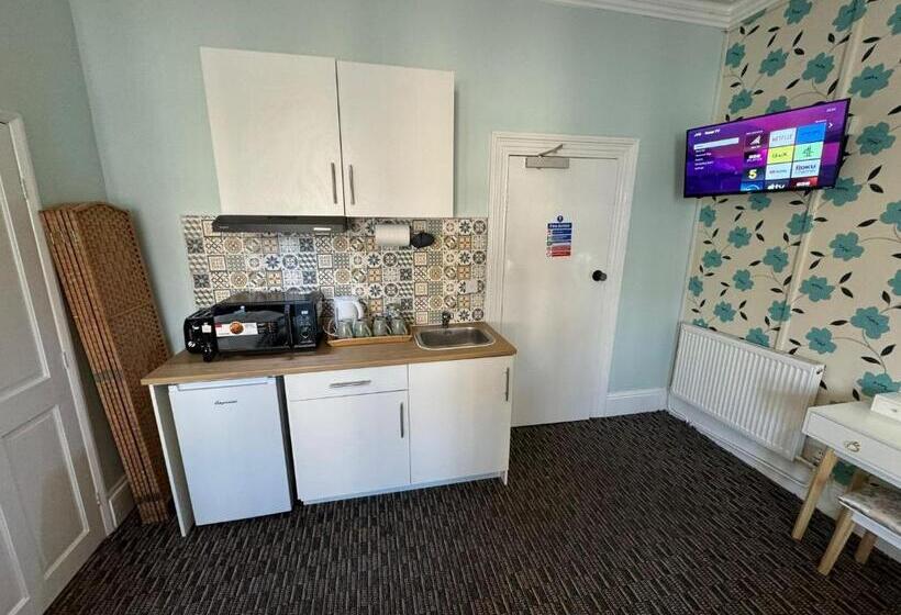 بنسيون The Paradise Guest House