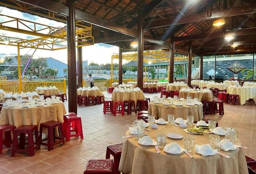 استراحتگاه The Grand Việt Kiều