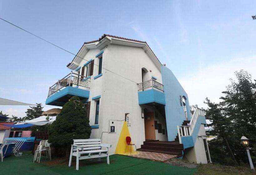 Taean Haeyang Jungwon Pension