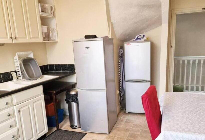 Tradesmencontact Workers Inn