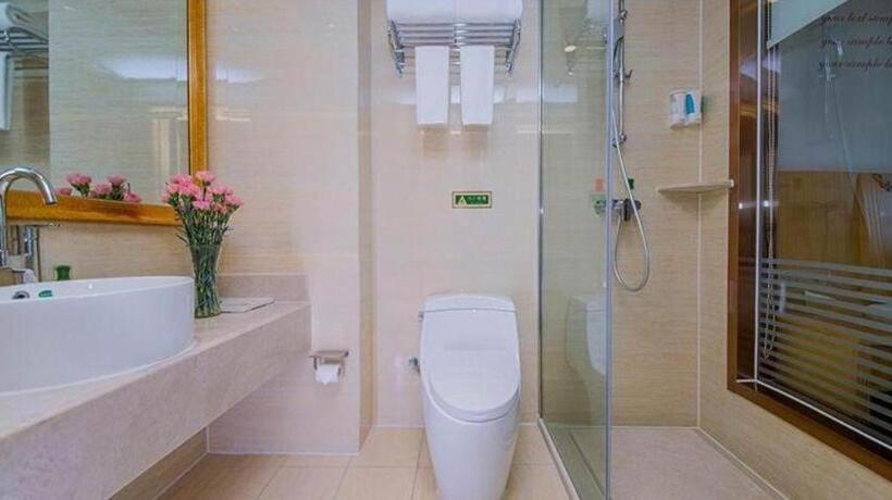 Vienna Hotel Wuhan Huazhong Normal University Huquan Metro Station