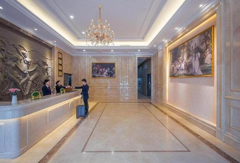 Vienna Hotel Wuhan Huazhong Normal University Huquan Metro Station