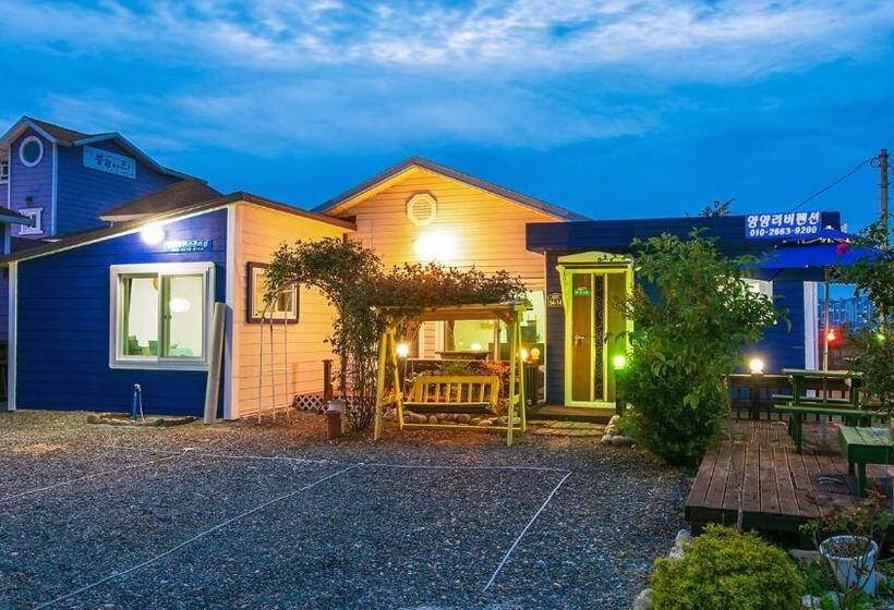 Yangyang River Pension