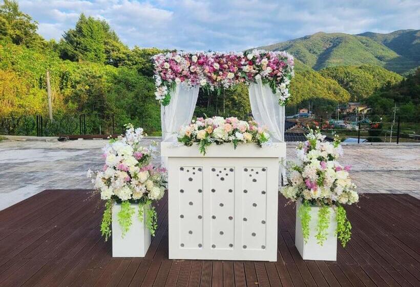 Yeongwol Taehwasan Village Experience Pension