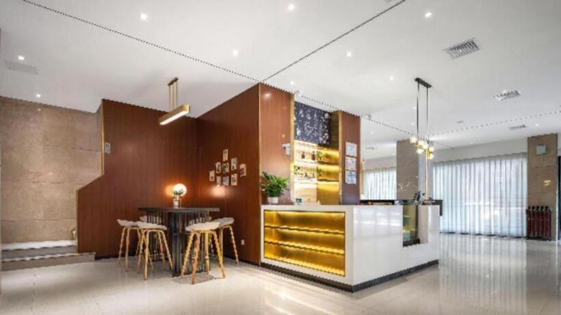 Borrman Hotel Jinjiang Airport Sunshine Food Street