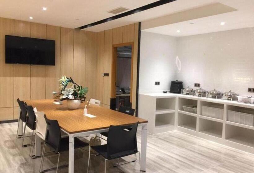 Greentree Alliance Hotel Chongqing Fortune Plaza Xingfu Square Guangdianyuan Light Rail Station