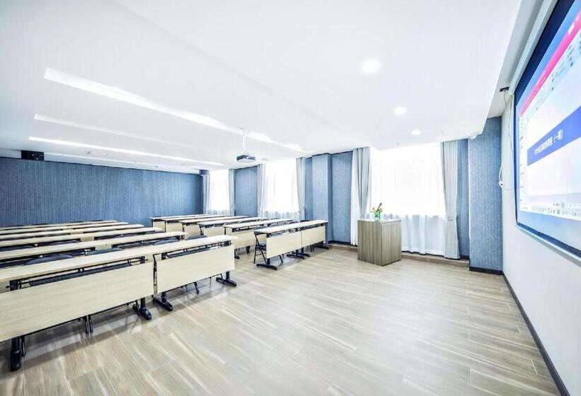 Hanting Hotel Tianjin Chenglindao Metro Station