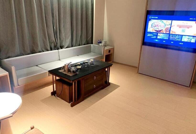 Hanting Premium Hotel Shenyang Taiyuan Street Metro Station