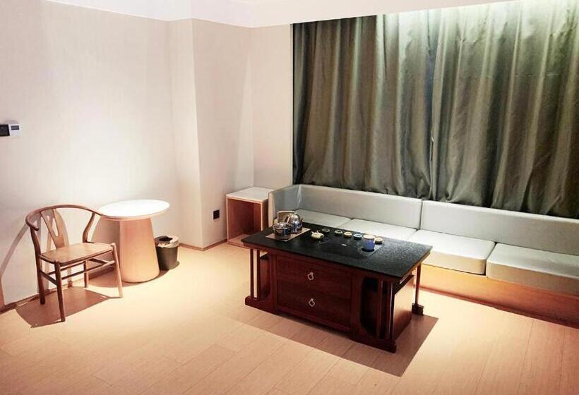 Hanting Premium Hotel Shenyang Taiyuan Street Metro Station