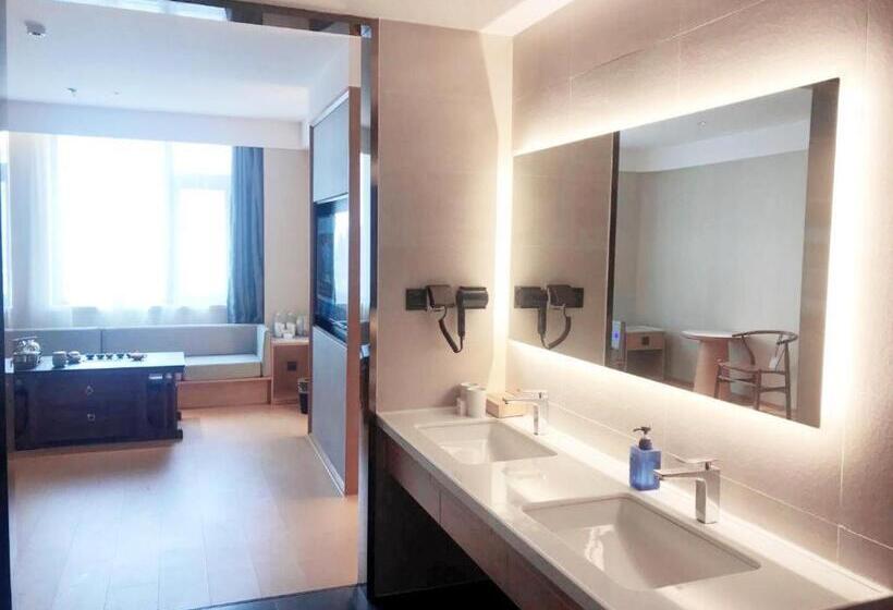 Hanting Premium Hotel Shenyang Taiyuan Street Metro Station