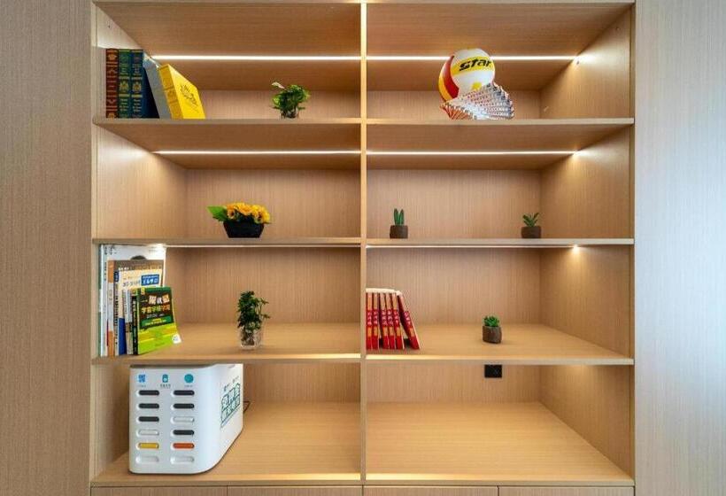 Отель Hi Inn Qingdao Jiading Road