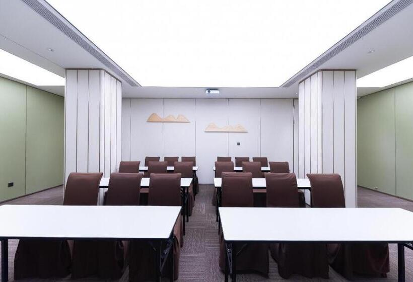 Ji Hotel Huzhou Administration Center