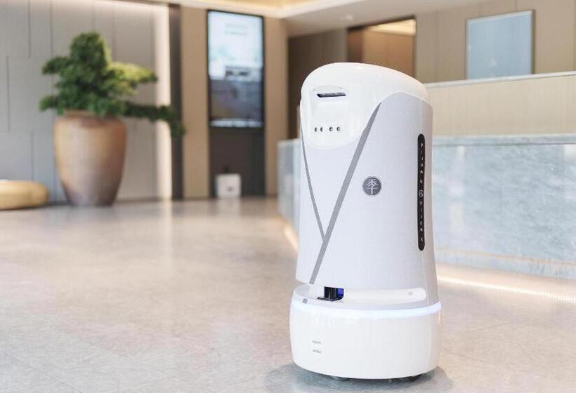 Ji Hotel Shanghai Bao An Road Metro Station