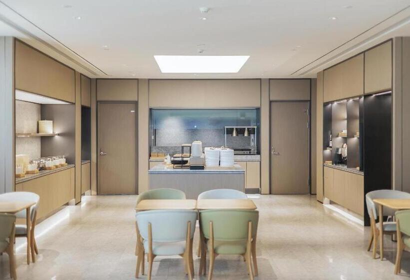 Ji Hotel Shanghai Bao An Road Metro Station