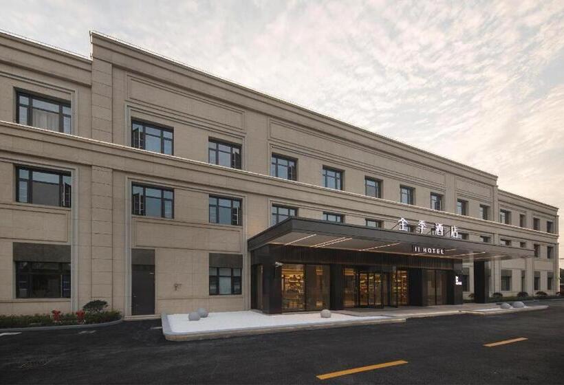 Ji Hotel Shanghai Bao An Road Metro Station