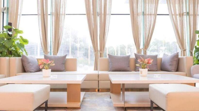 Lavande Hotel Nanchang Aixihu Shida
