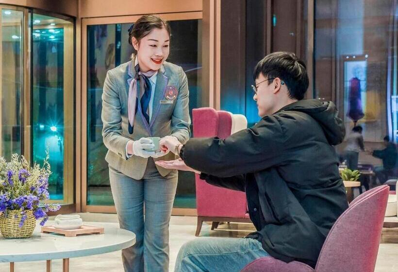 Lavande Hotel Sichuan Shehong Juxin Plaza