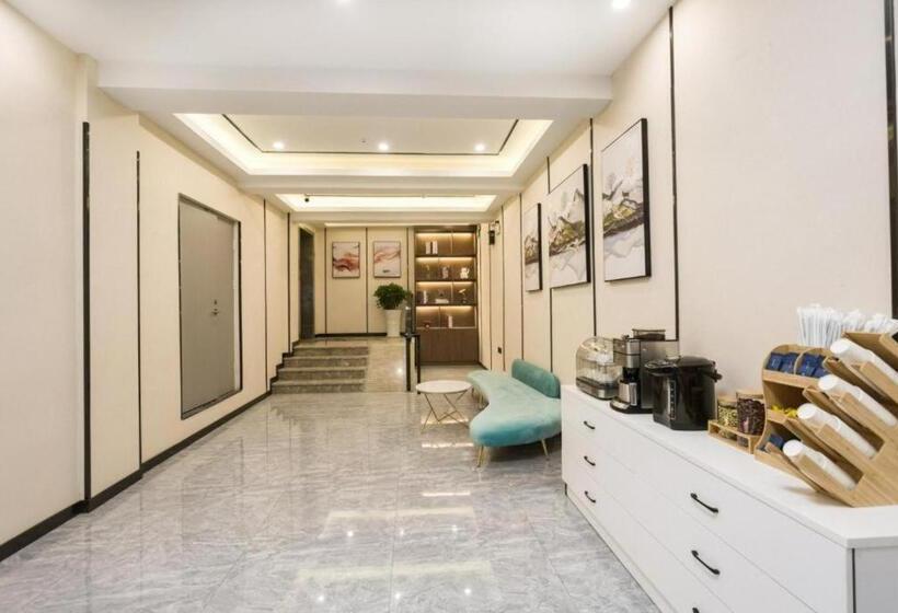 Starway Hotel Nanchang Honggutan Cuiyuan Road Metro Station