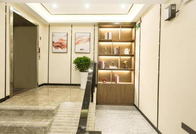 Starway Hotel Nanchang Honggutan Cuiyuan Road Metro Station