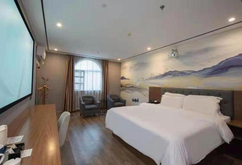 Starway Hotel Nanchang Honggutan Cuiyuan Road Metro Station