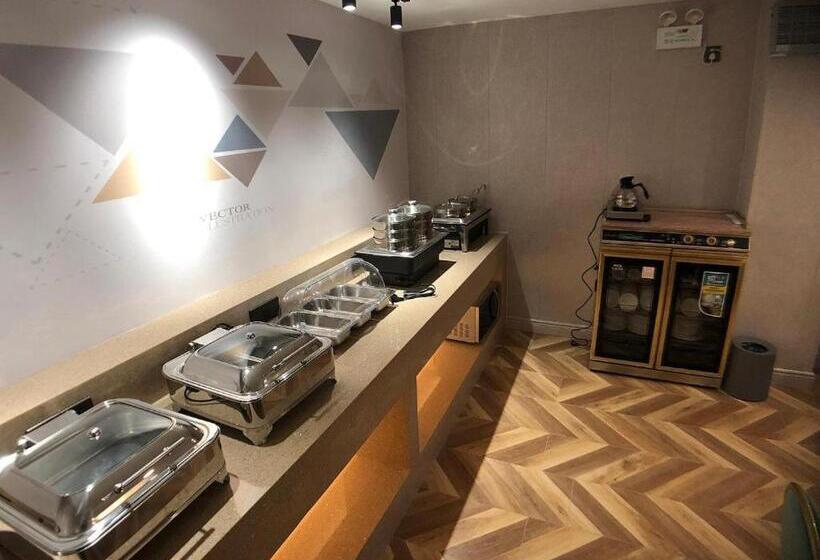 Starway Hotel Qingju Yancheng Railway Station