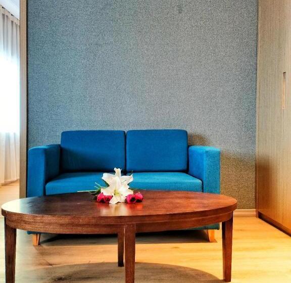 Starway Hotel Xinyi Nanjing Road