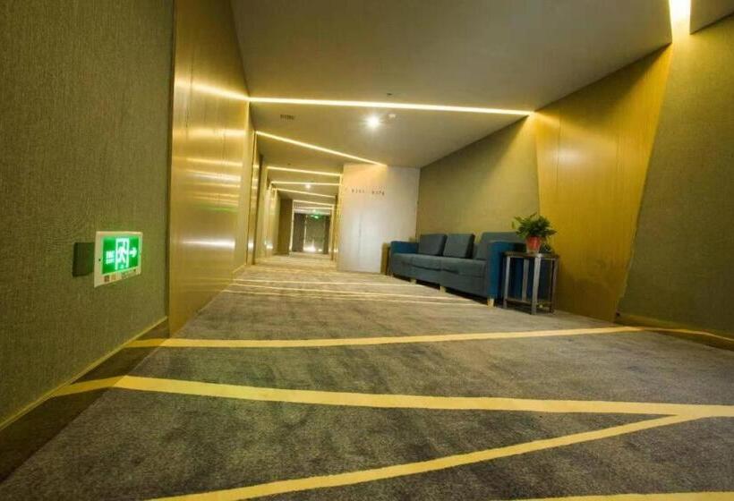 Starway Hotel Xinyi Nanjing Road