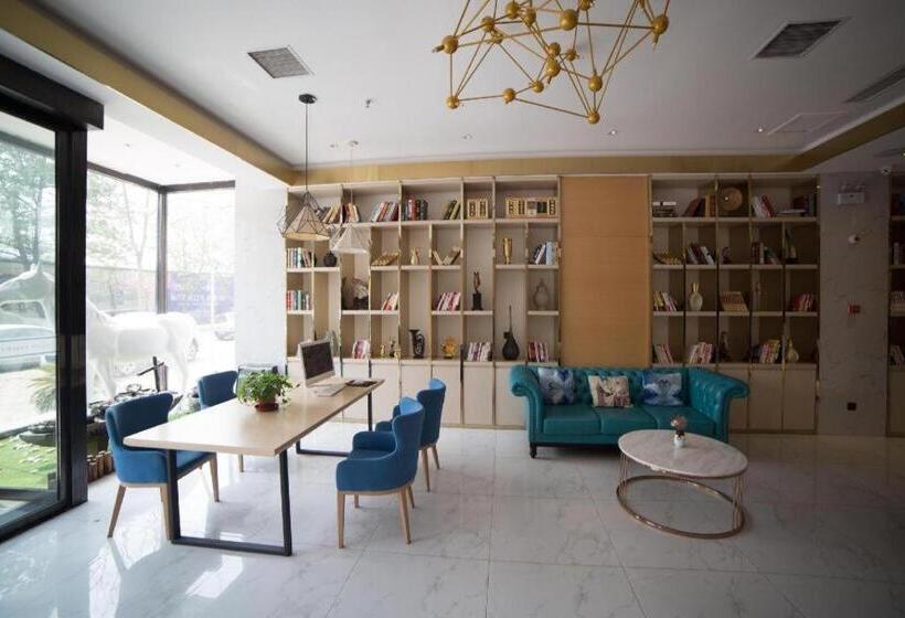 Starway Hotel Zhengzhou Economic Development Zone East Futa Metro Station