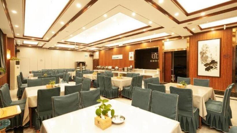 Starway Hotel Zigong Huidong Centre