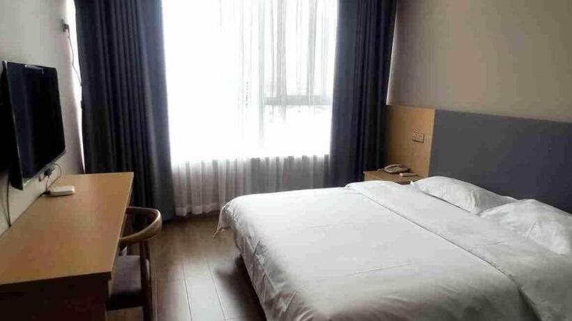 Super 8 Hotel Yizheng Walking Street