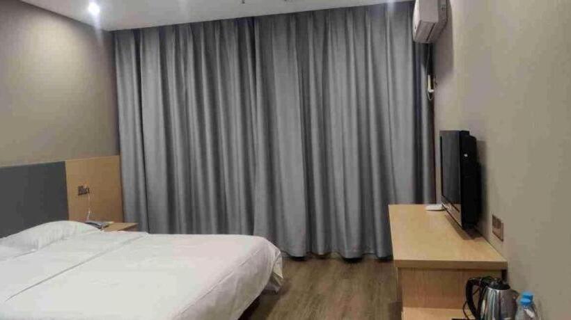 Super 8 Hotel Yizheng Walking Street