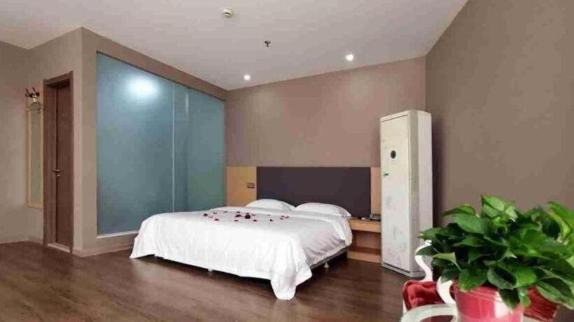 Super 8 Hotel Yizheng Walking Street