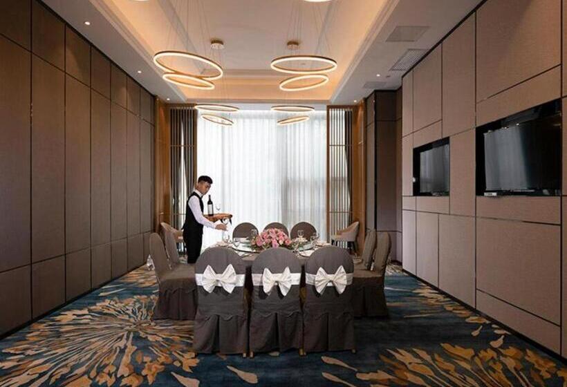 Venus Royal Hotel Nanning East High Speed Railway Station