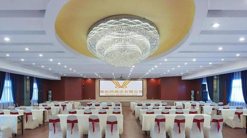 Vienna Hotel Shanxi Xiaoyi People S Square Xinyi Street