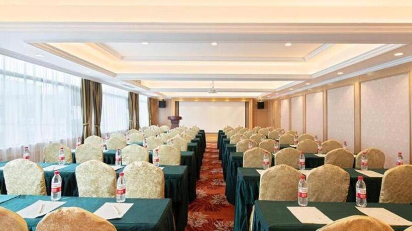 Vienna Hotel Tibet Linzhi Pedestrian Street Hebin Road