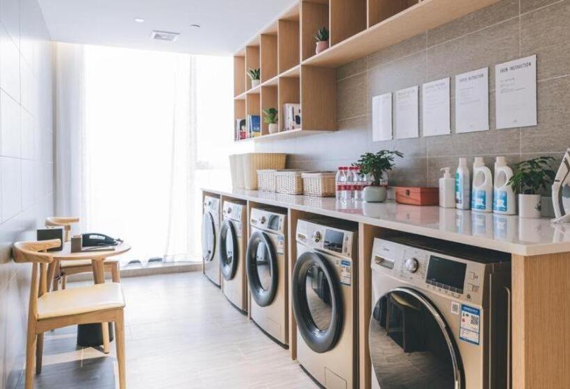 Atour Hotel Guiyang Shijicheng