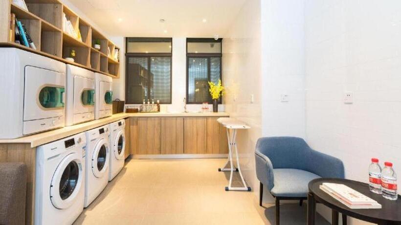 Atour Hotel Huzhou Changxing Changhai Road