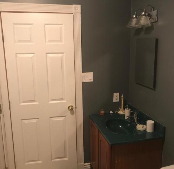 مبيت وإفطار 1st Floor Guest Room With Private Full Bath