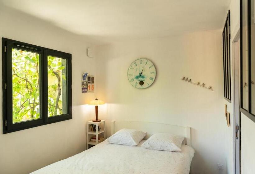 Bed and Breakfast La Jolie Longère Fleurie Tiny House Avec Piscine Et Jardin