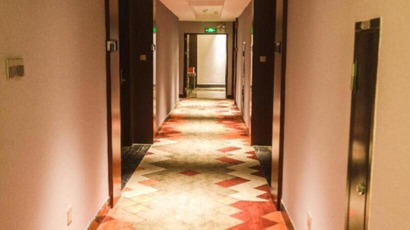 Borrman Hotel Yunfu Xinxing County Bus Station