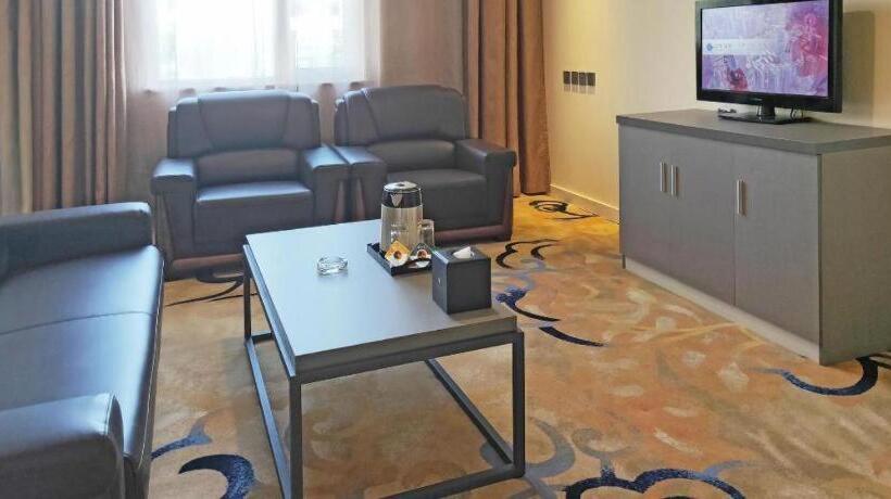 Chonpines Hotels· Shijiazhuang Fangbei